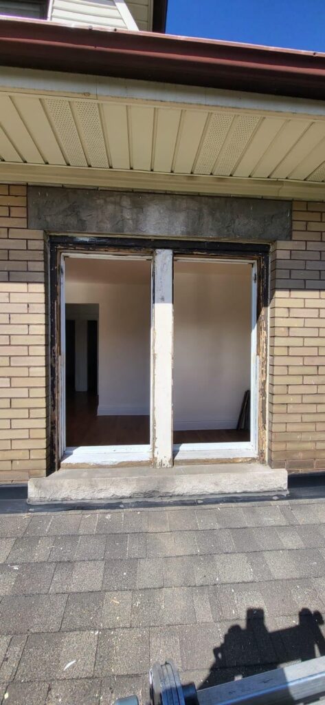 Retrofit installation keeps the existing frame in place, while brick-to-brick replacement removes the old window and frame to inspect the rough opening and create a more complete installation.